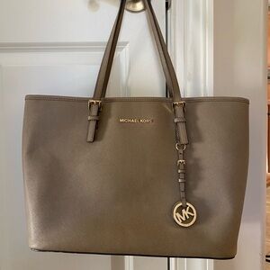 Michael Kors Dark Dune colored - Jet Set Travel Tote